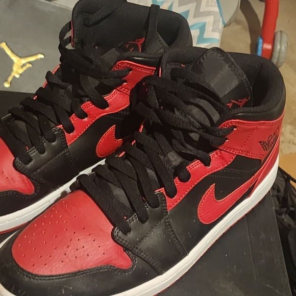 Retro Jordan 1 - Picture 3 of 3